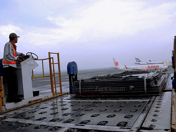 LOAD INTO FREIGHTER (PART 2/2)